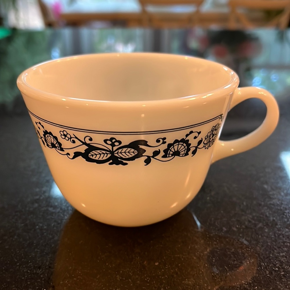 (1) Pyrex Old Town Tea Cup